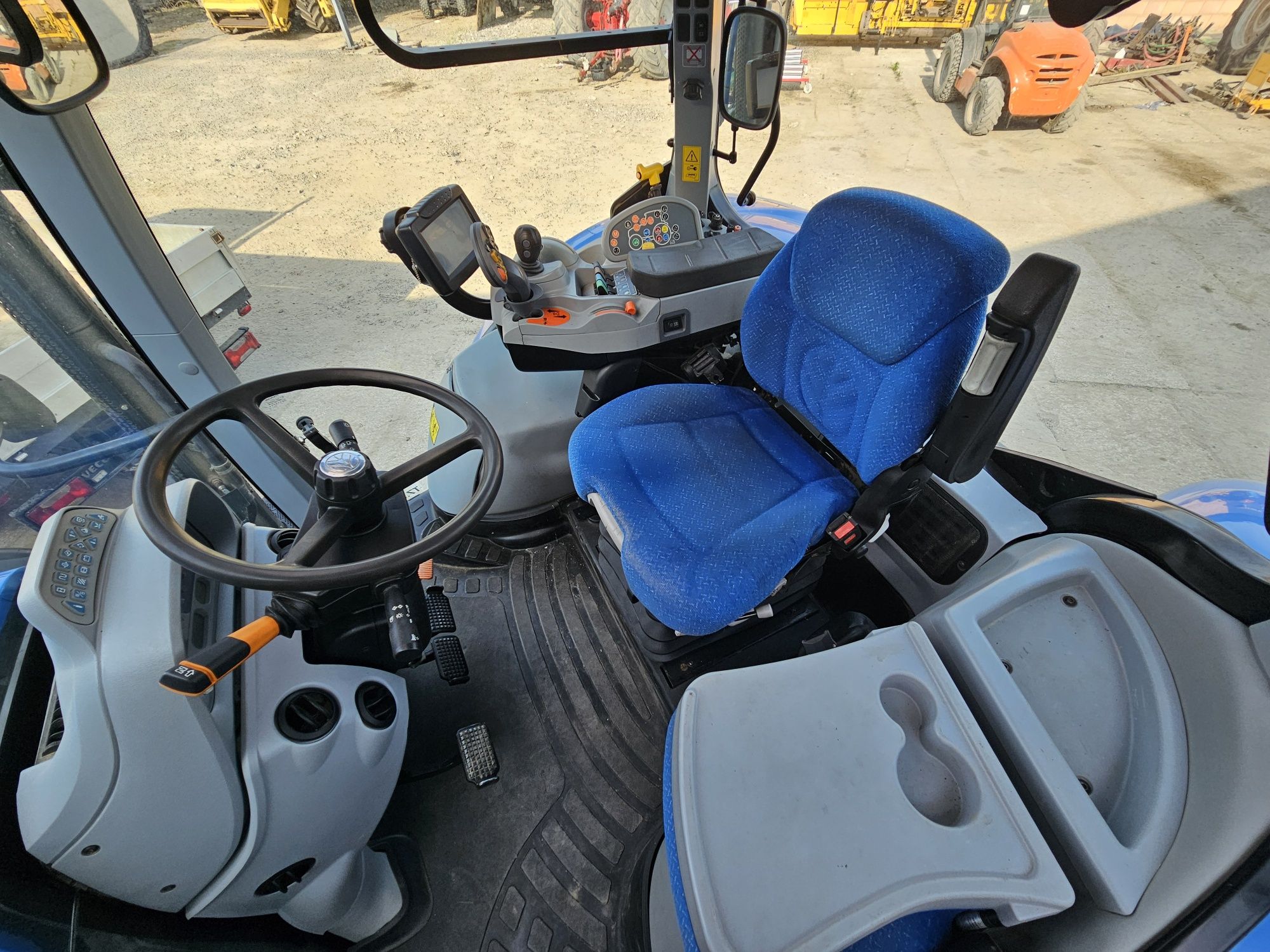 New Holland T7 210 AC 15r 5200h opony 60% (t7 235 Puma 6930.6485.7490