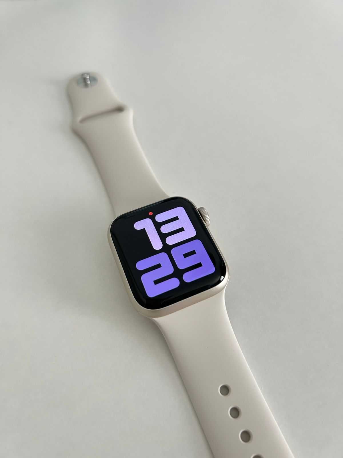 Смарт годинник Apple Watch Series SE 2 2024 GPS 40mm Starlight