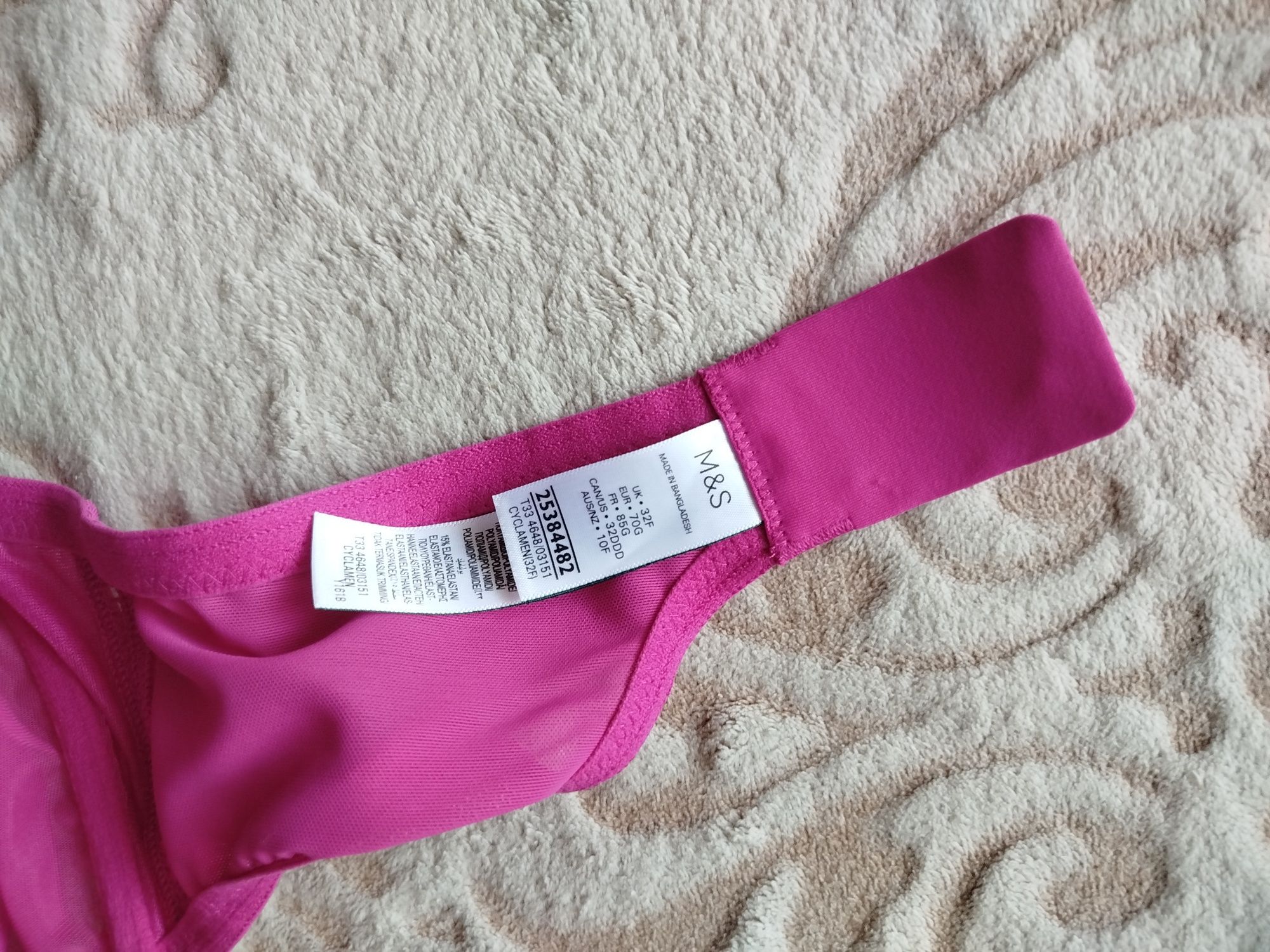 Продам бюстик m&s extra support bra
Размер 32 F. ( Объем 70 , тянется