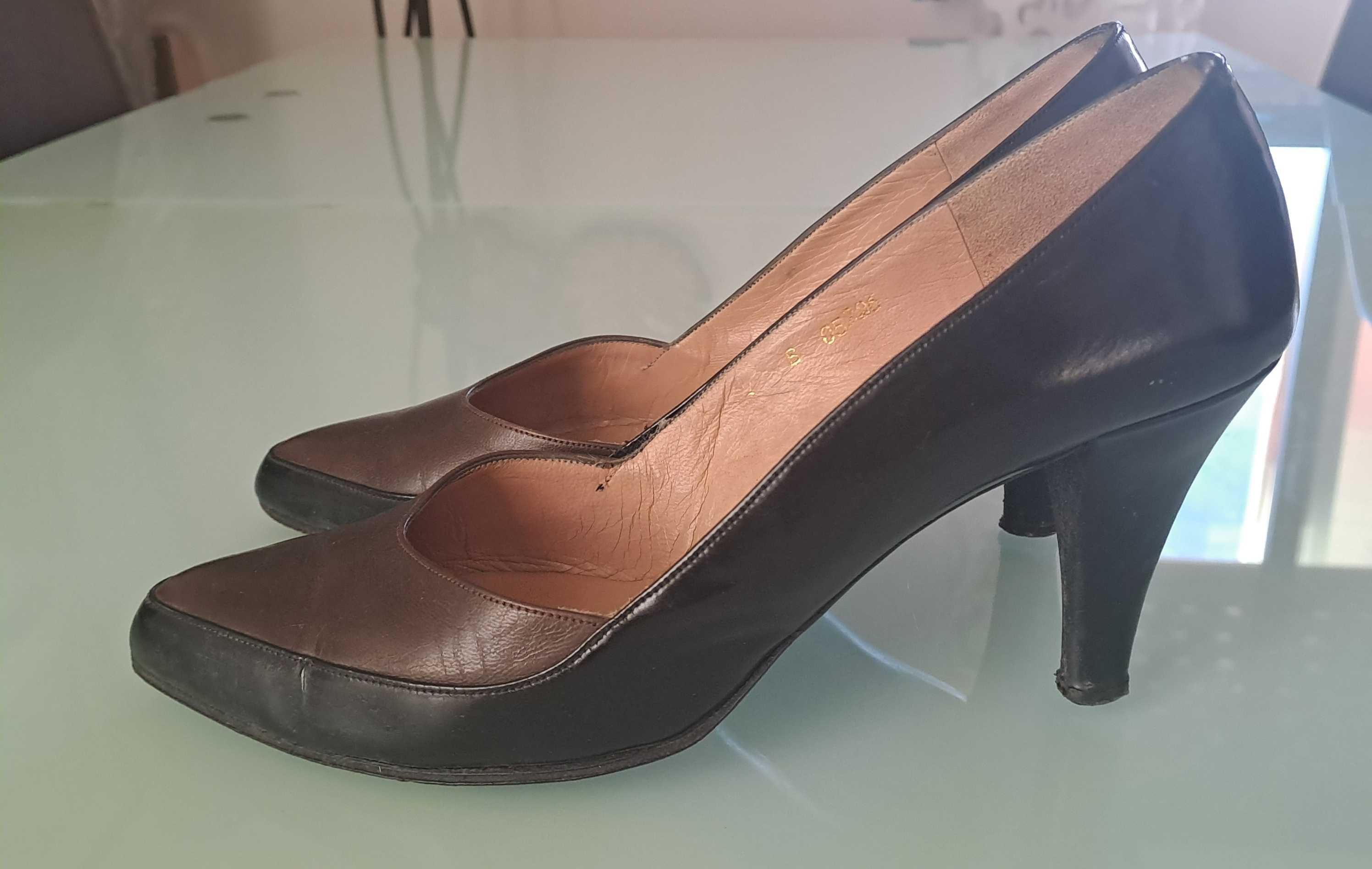 Sapatos em pele da CHARLES JORDAN