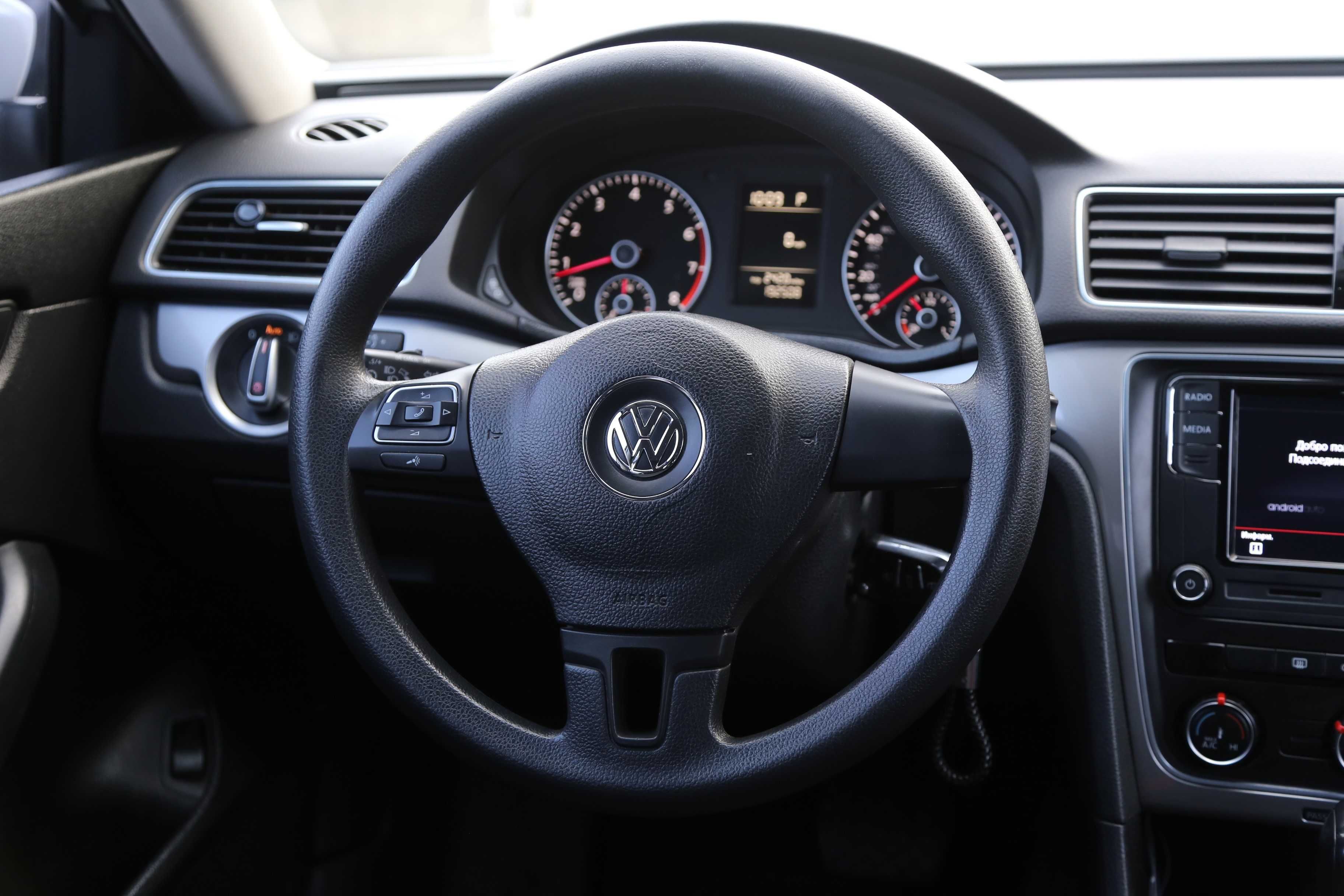 Volkswagen Passat 2013 року