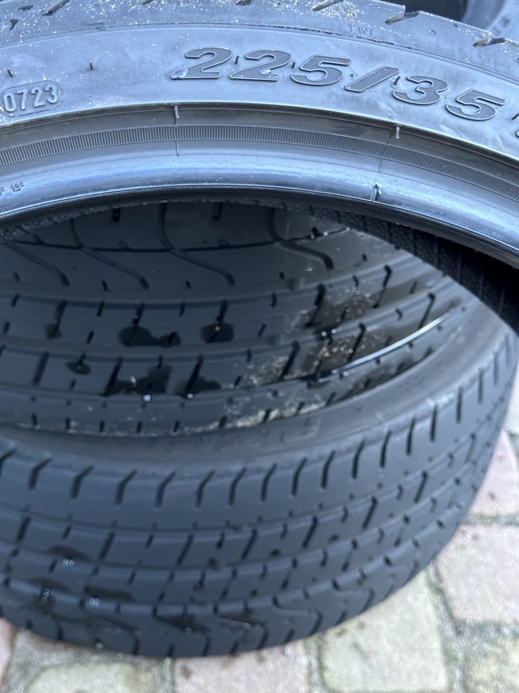 Шини Pirelli PZero 225/35 R19