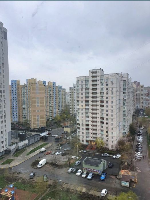 1к, Драгоманова 8а, 45м2, генератор, метро Позняки 15 мин