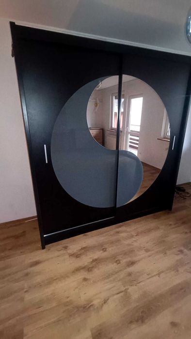 Szafa używana duża czarna