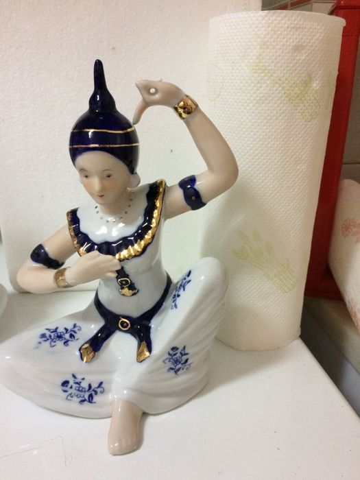Figuras em porcelana chinesa, pintadas á mão