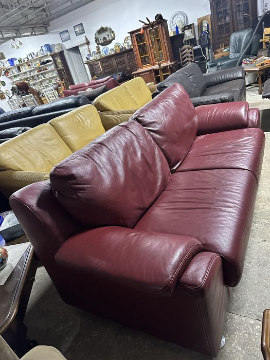 Дивани шкіряні.