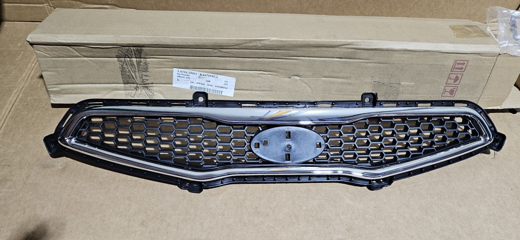 Grill atrapa kia picanto 2 II nowa oryginał 11-