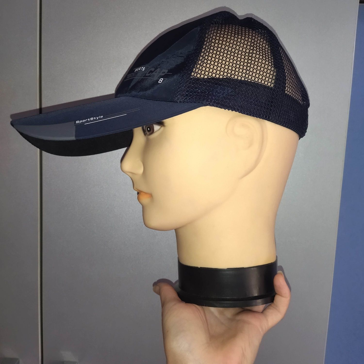 Продам синю чоловічу кепку