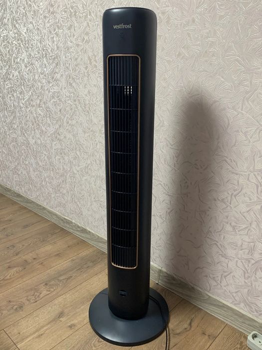 Підлоговий вентилятор Vestfrost VFT104DB – б/в, стан нового