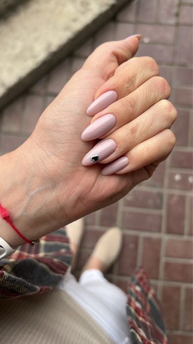 Манікюр, педикюр, нарощування