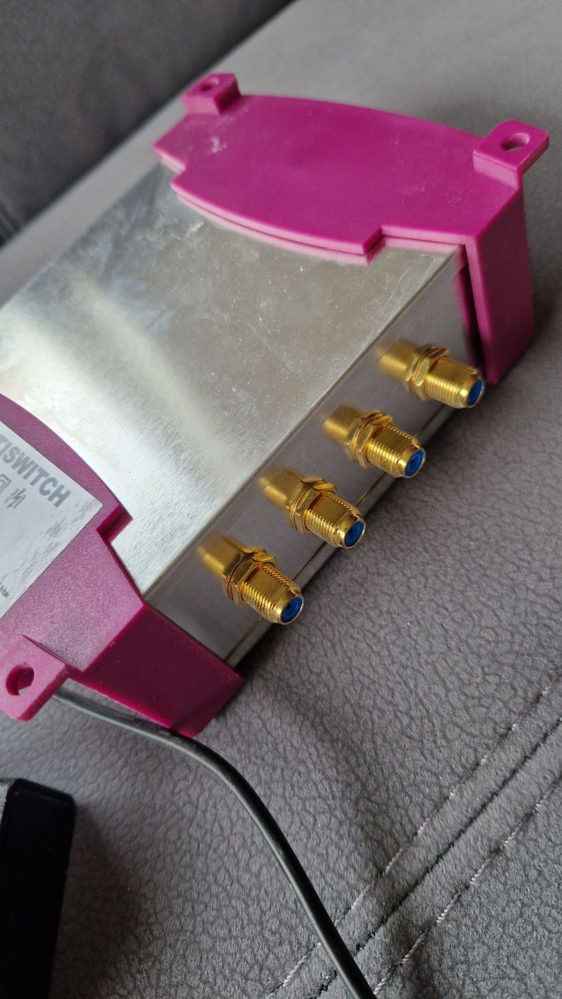 Multiswitch Opticum 9/8 typ. OMS z 8 wejściami SAT (z dwóch pozycji sa