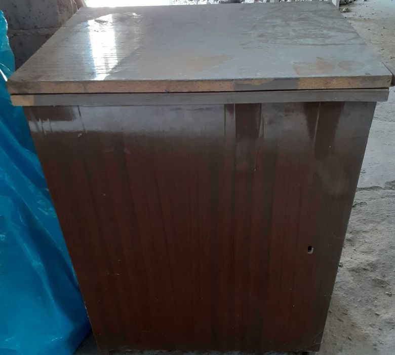 maszyna do szycia PREDOM Łucznik 451 w szafce z silnikiem elektrycznym