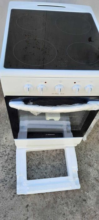 Продам электрическую печь Hansa FCCW53040. Новая.Витрина.