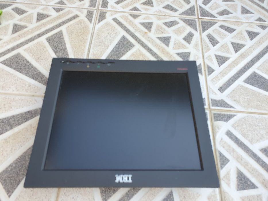 Monitores de 15" 100% funcionais, pode vir ver. Ligação VGA