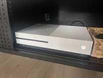 XBOX One S 512 GB z grą. Świetny stan, niska cena