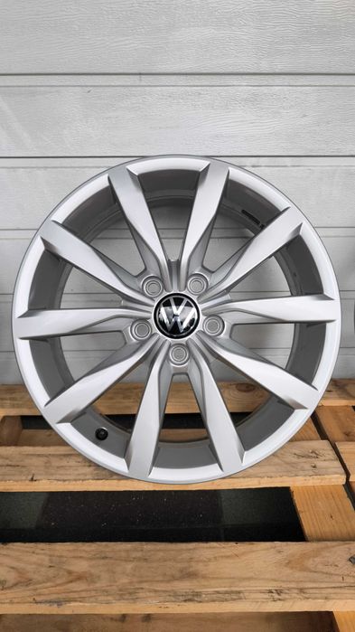 Felgi aluminiowe Vw Golf 7 6 Audi Skoda Seat 17" 5x112 Et48 (OL660F)