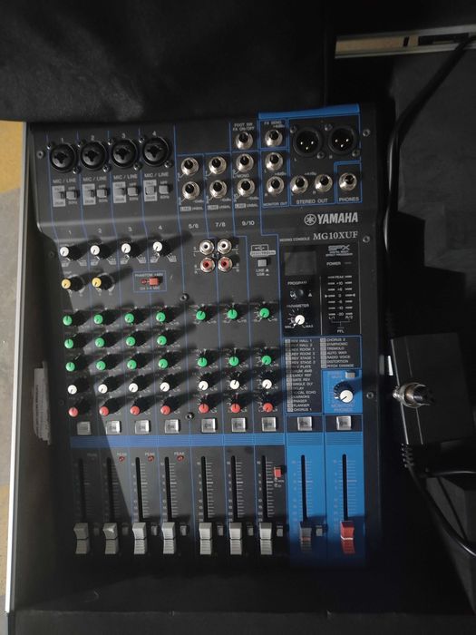 mesa de mistura Yamaha MG10XUF + case