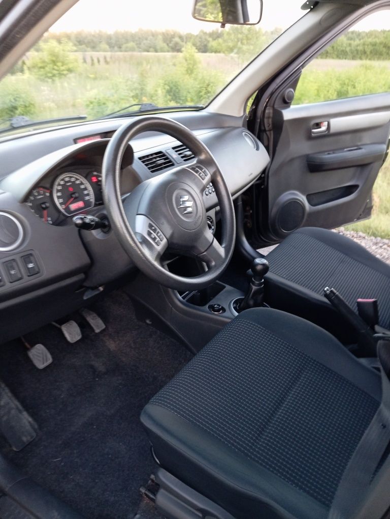 Suzuki Swift 1.3 benzyna bezwypadkowe srewisy