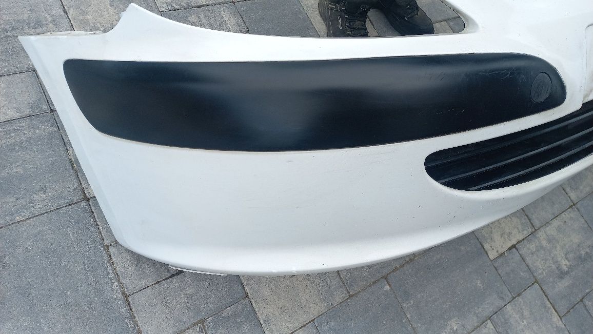 Peugeot 307 zderzak przod 01-05  przedni bialy ewpb