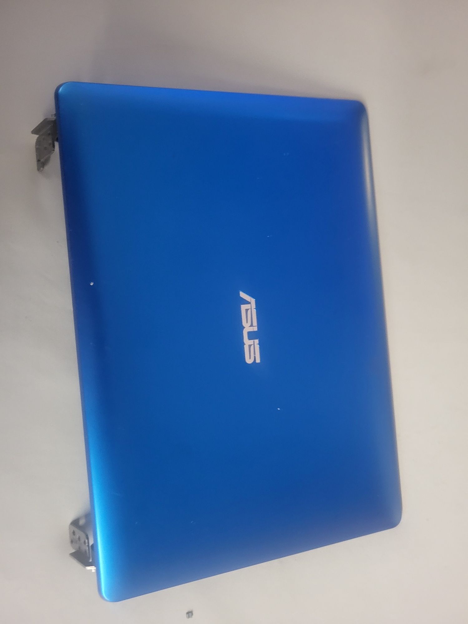 Sprzedam cała klapę matrycy do laptopa Asus X102B