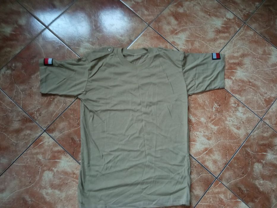 Koszulka z krutkim rękawem w kolorze pustnnym