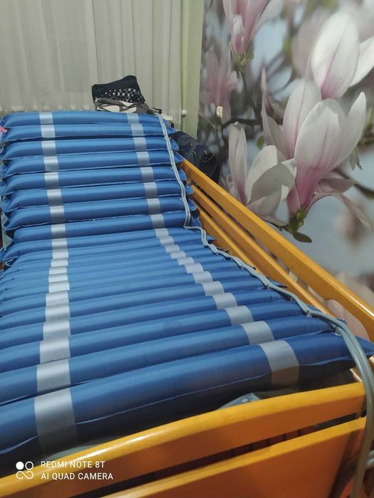 ліжко на колесах з механічним приводом з протипролежневим матрацом