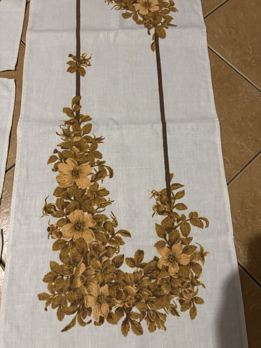 Obrus z serwetkami .