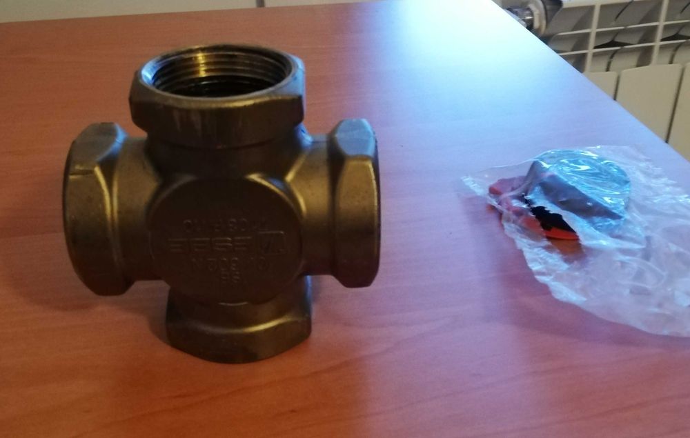 Zawór mieszający 4-drogowy ESBE VRG140