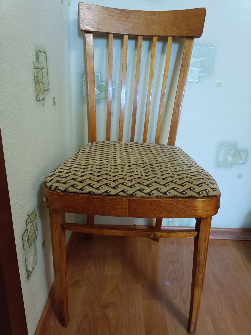 Мягкие стулья со спинкой