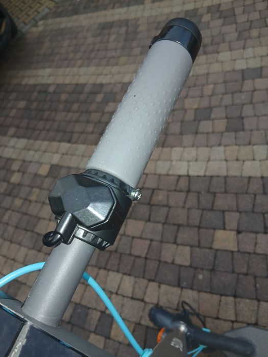 Hulajnoga elektryczna Motus Scooty lite 10 gen 5 oraz ładowarka