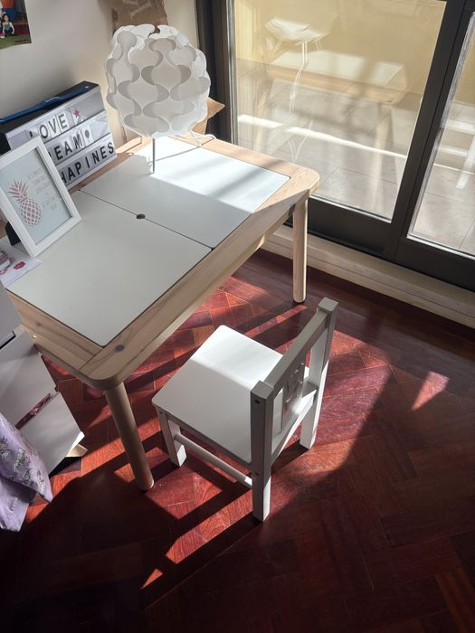 Mesa e cadeira IKEA