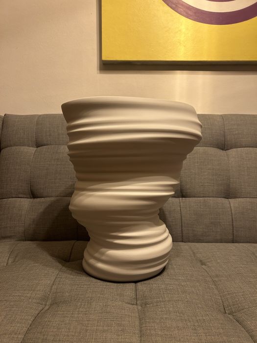 Jarra Vista Alegre by Ross Lovegrove