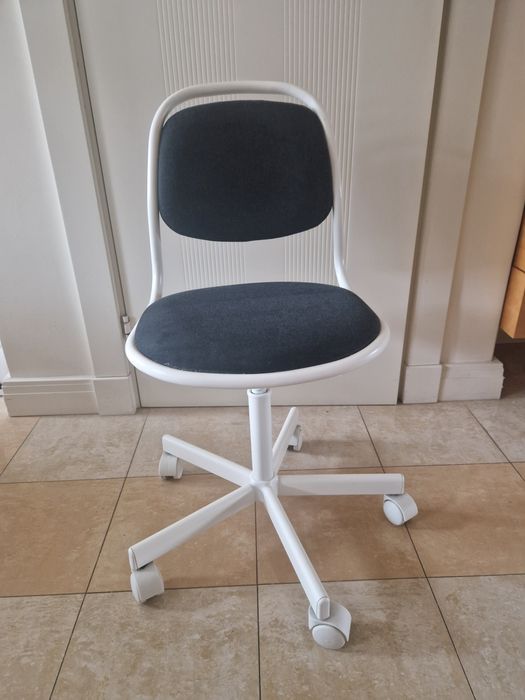 Obrotowe krzesło biurowe Ikea dla dzieci