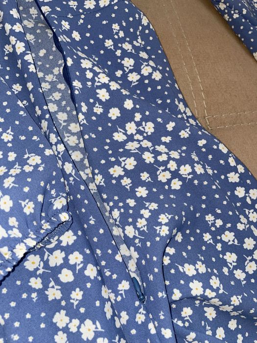 Плаття голубе у квіточку