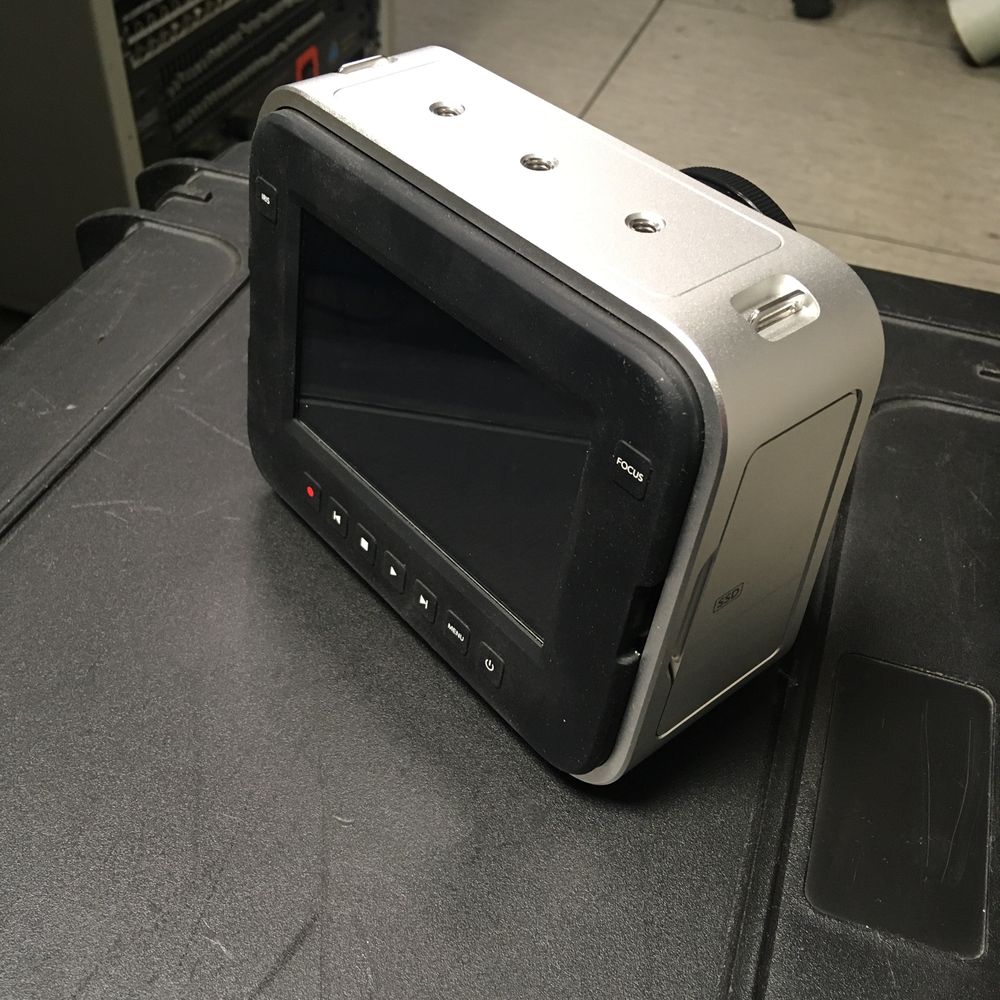 Blackmagic Cinema 2.5k EF zestaw 4szt. + Case