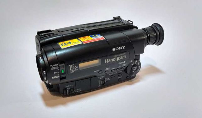 Видеокамера мини-кассетная с аккумулятором, кассетами и зарядкой