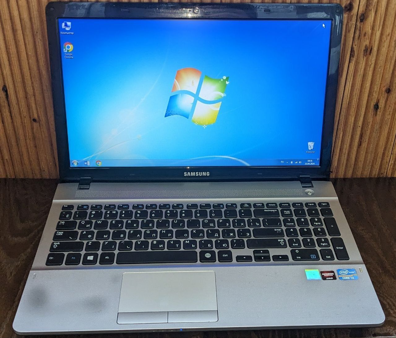 Ноутбук Samsung NP300E5V-S01