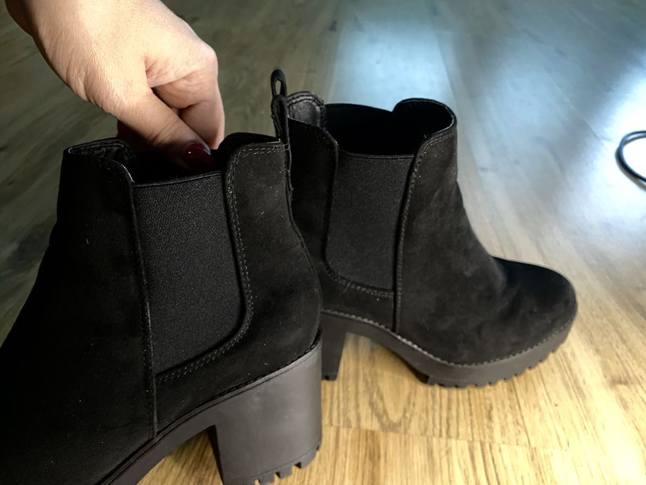 Ботильони, черевики на каблуку замшеві