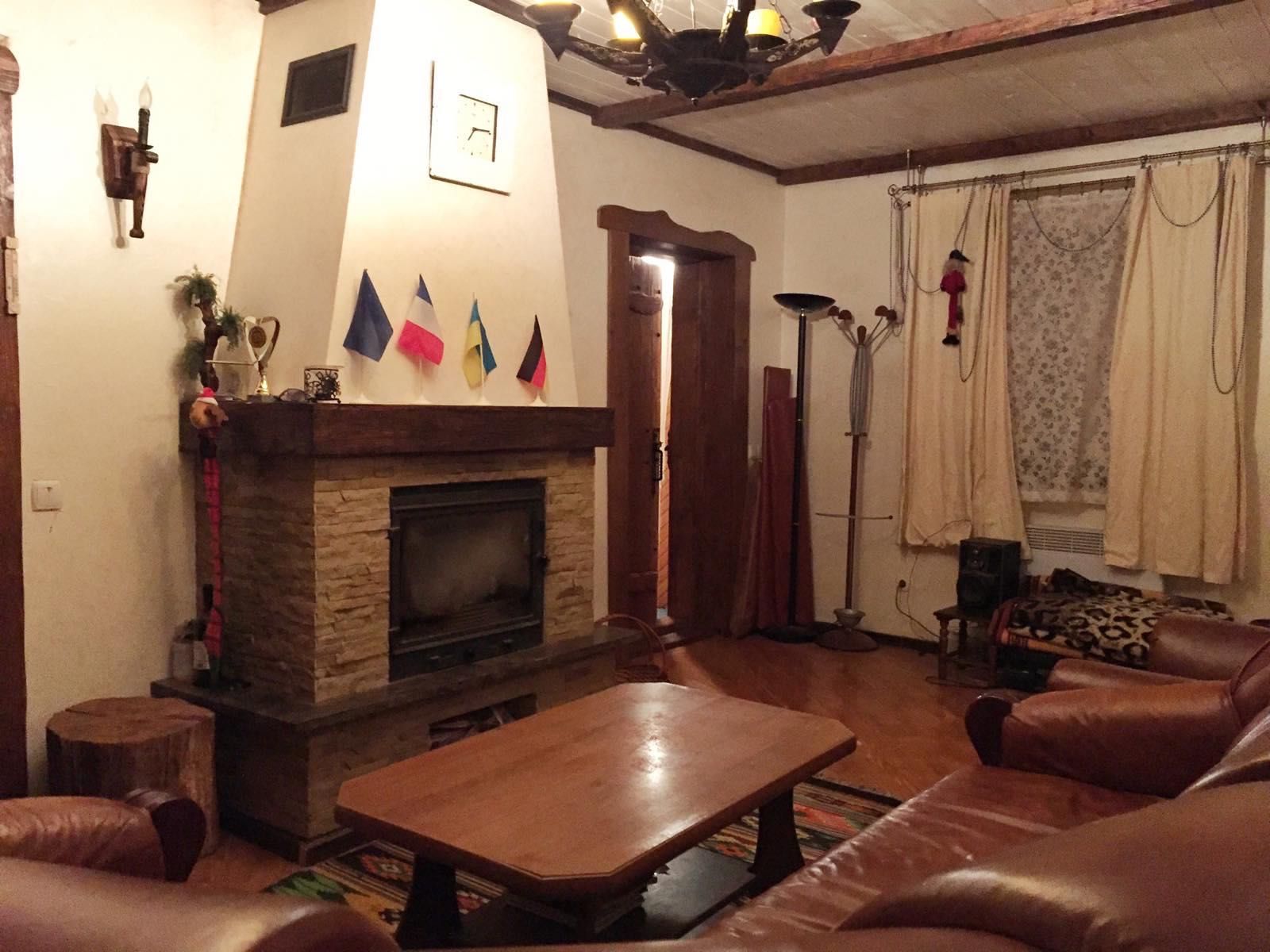 Продаю дачний будинок з сауною та підвалом  в передмісті