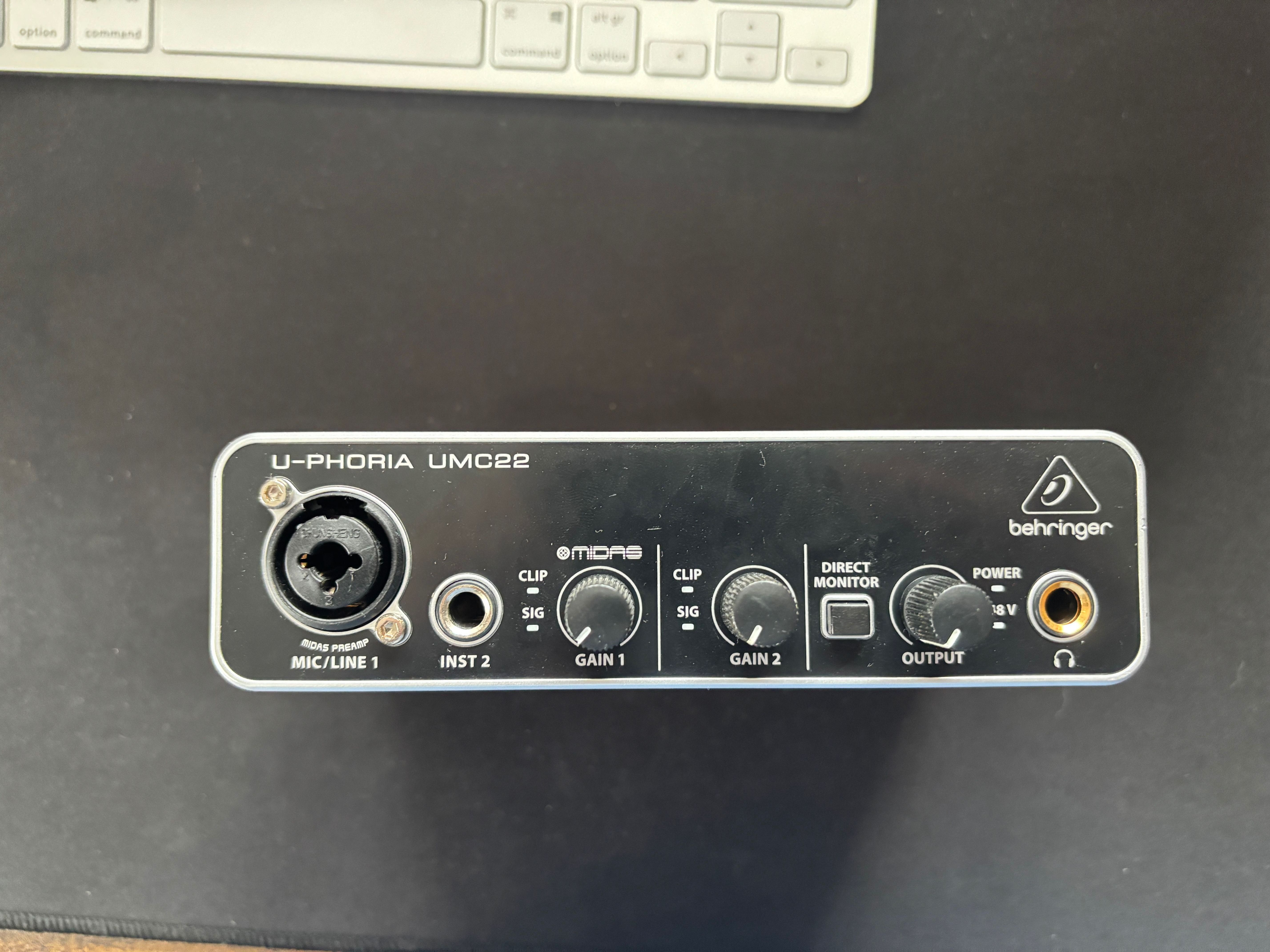 Behringer UMC22 z niedziałającym gniazdem słuchawkowym