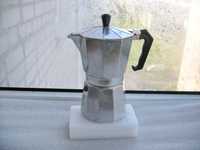Кофеварка гейзерная для газовых, электро плит. 0,25 литра.
