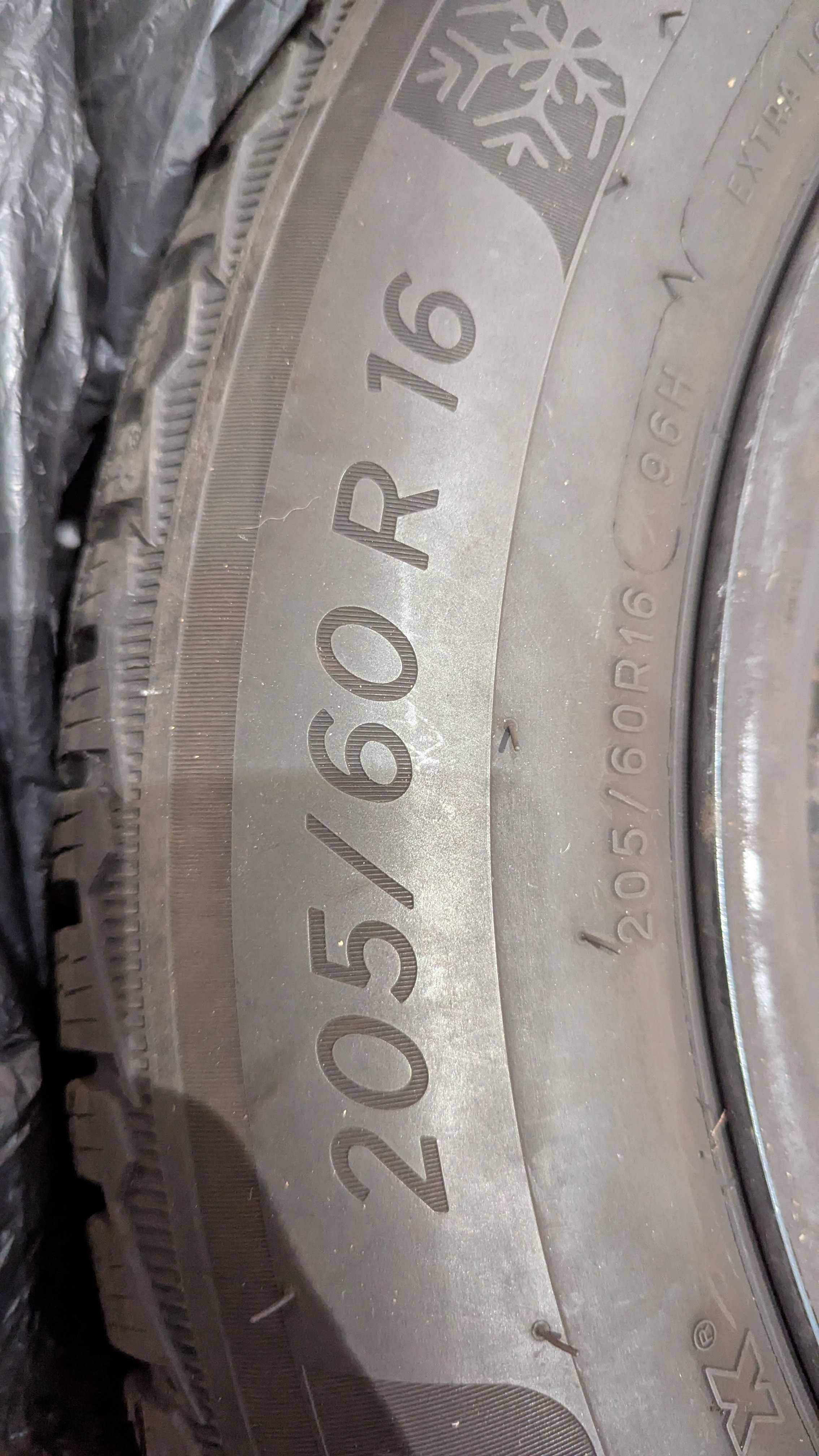 4 jantes & pneus Michelin Pilot Alpin 5 205/60 R16