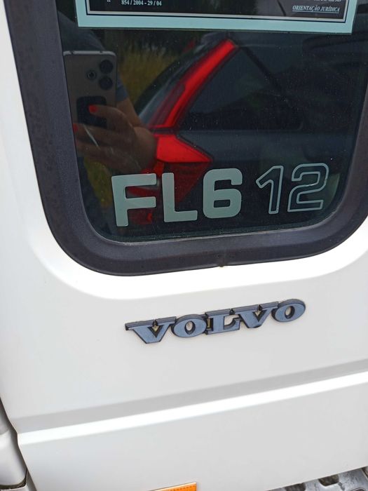 Camião Volvo FL6 12