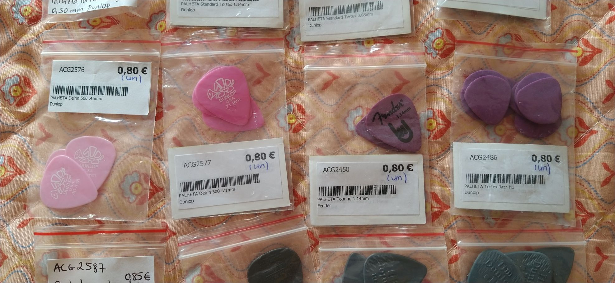 3 palhetas novas à escolha a 1€