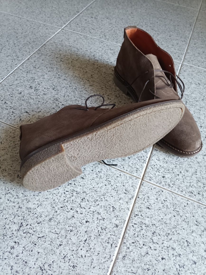 Botas em pele camurça