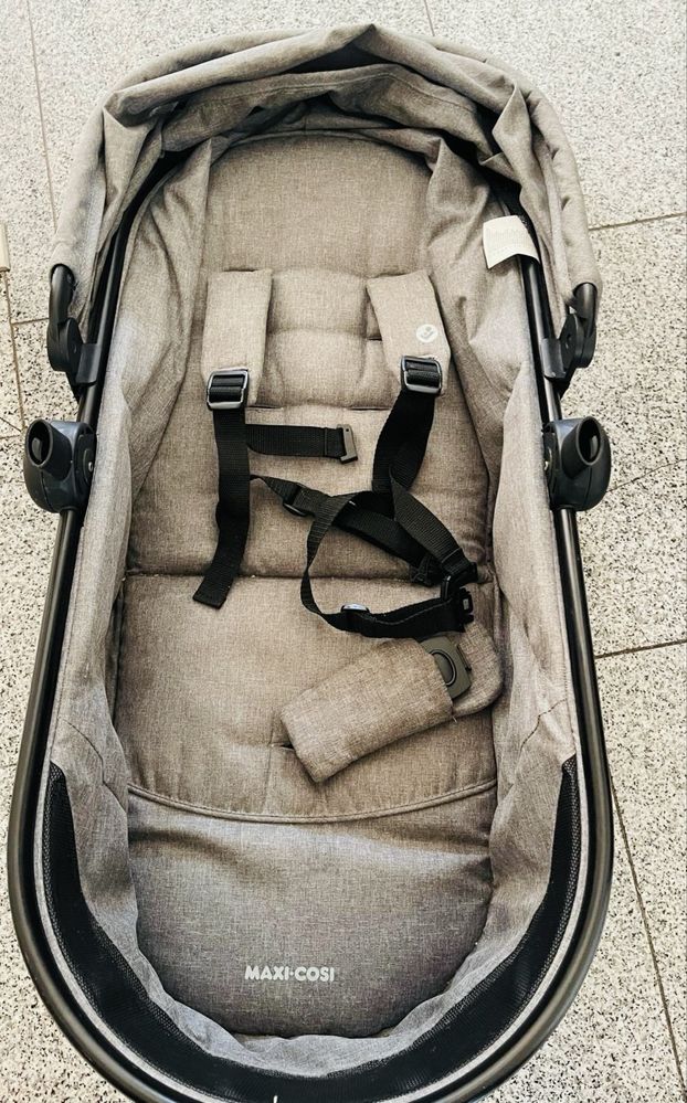 Carrinho, alcofa, ovo maxicozi zelia S oferta mala viagem e capa chuva