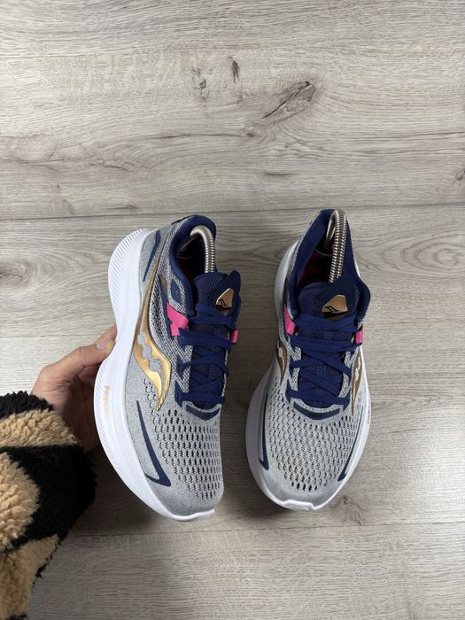 Saucony Ride 15 бігові кросівки жіночі 39 розмір