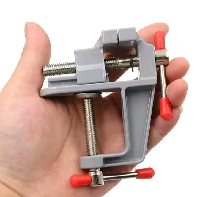 Лещата настольні