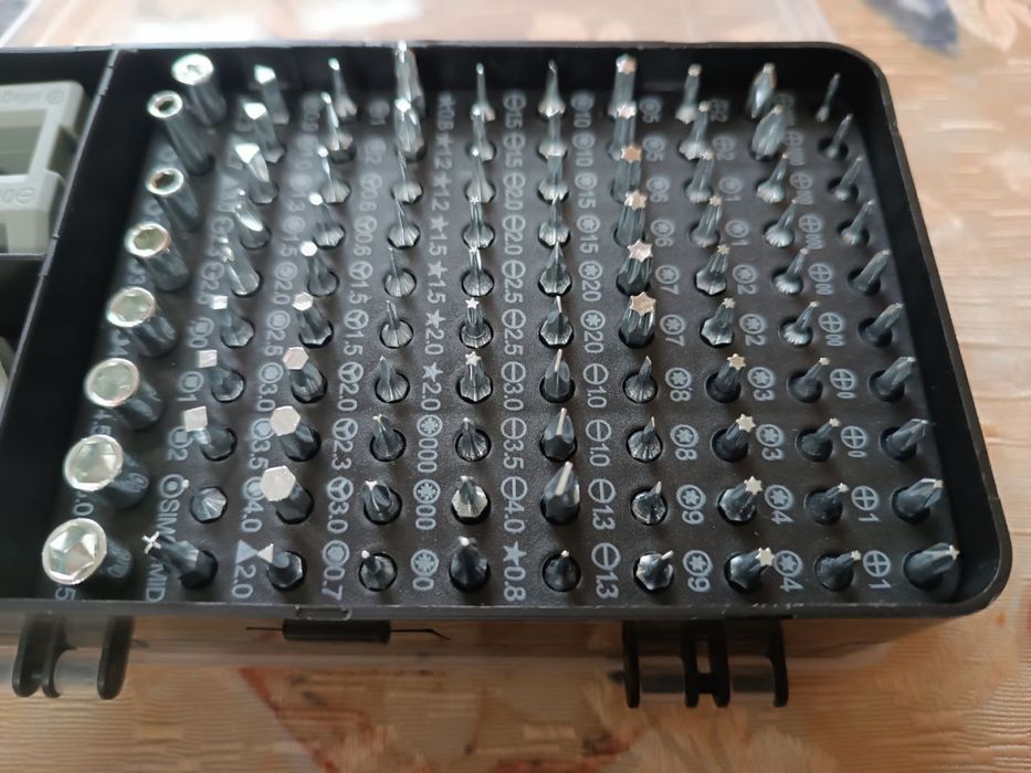 Набор викруток під любе викручування є все