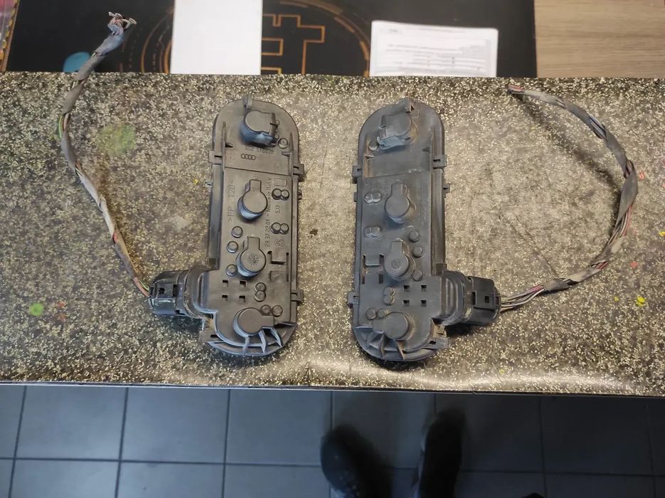 AUDI A4 B6 AVANT WKŁAD LAMPY PRAWY LEWY TYŁ KOMBI 8E9945258 8E9945257 CAŁE WYSYŁKA !!!!!
